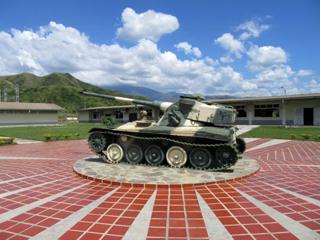 Танк МХ-3 французсского производства, на котором в батальоне имени Храбрецов из Апуре служил Уго Чавес.