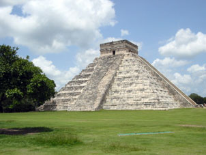 Пирамида Чичен-Итца на полуострове Юкатан свидетельствует о величии доколумбовской цивилизации Центральной Америки.