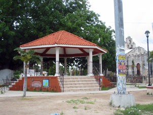 Центральная площадь деревни Чикщулуб Пуэбло.