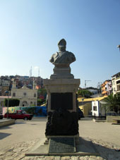 Памятник Франсико Орельяне, основателю города Гуаякиля.
