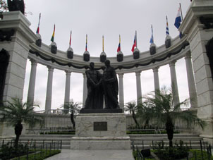 Памятник встрече Симона Боливара и Хосе де Сан-Мартина.
