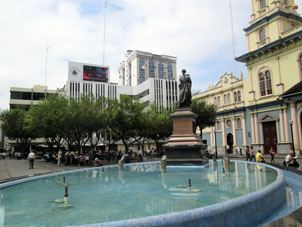 Памятник Висенте Рокафуэрте очень похож на памятники Франсиско де Миранде.