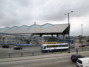 Вид на метровский автовокзал с междугороднего автовокзала.