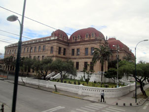 Здание Католического университета.