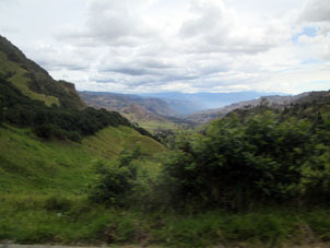Горы и долины Асуая по дороге в Мачалу.