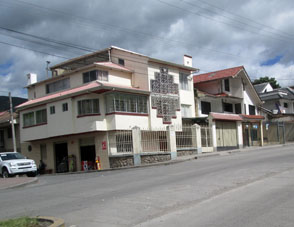 Посёлок по дороге из Куэнки в Мачалу.