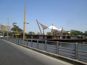 Ресторан на реке Гуаяс.