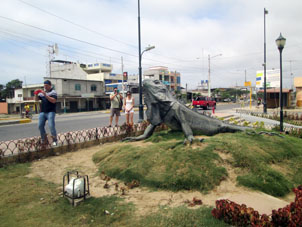 Статуя игуаны в Уакильясе.
