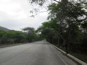 Дорога из Мачалильи в Пэрто-Лопес.