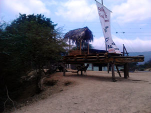 Макет древнего плота-корабля в общине Агуа-Бланка.