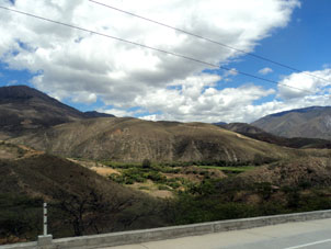 Вид с дороги в провинции Лоха.