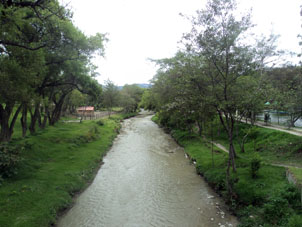 Река Самора, на берегу которой находится парк Хипиро.