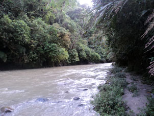 Место, обозначенное для купания на реке Бомбускаро.