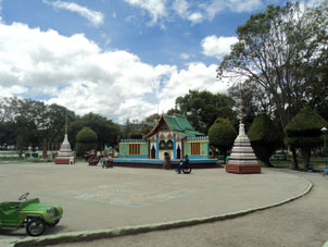 Изображение дацана в лоханском парке Хипиро.