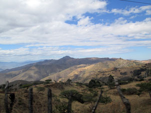 Вид с дороги через Анды в Лоху.