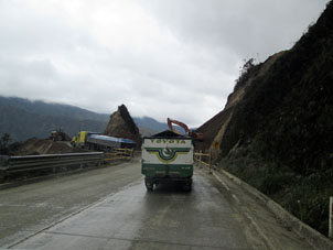 Обвал на дороге перед въездом в провинцию Самора.