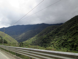 Дорога по провинции Самора тоже петляет и извивается.