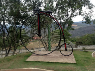 Вот такой велосипед установлен в Саруме.