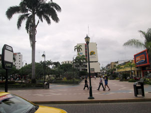Главная площадь города Мачала.