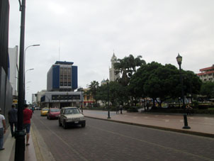 Главная площадь города Мачала.