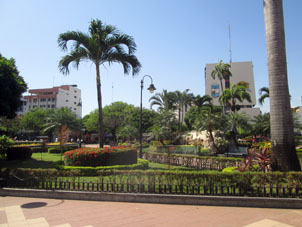 Сквер на центральной площади Мачалы.