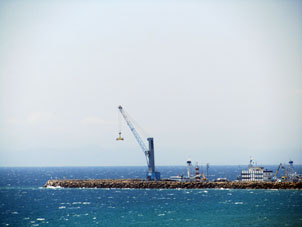 Вид на грузовой порт Манты.