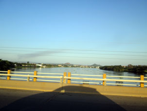 Переезд через реку Гуаяс в Гуаякиле.