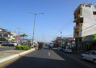 Трёхколёсное такси в маленьком городке в провинции Гуаяс.