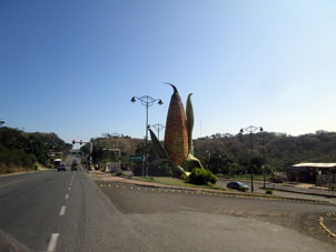 Памятник кукурузе в городе Хипихапа.