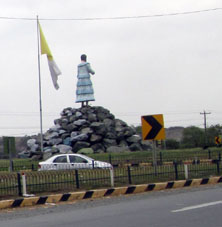 Статуя гуаяски при въезде в Гуаякиль.