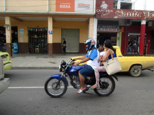Вот так по Мачале ездят на мотоциклах.