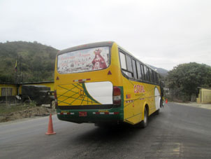 Вот я вышел из автобуса в населённом пункте Пуянго на границе провинций Эль Оро и Лоха.