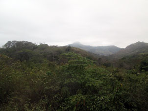 Горы в районе Пуянго.