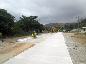 Строительство участка дороги от шоссе к заповедному лесу Пуянго.
