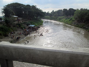Сельская купальня на речке в провинции Эль Оро.