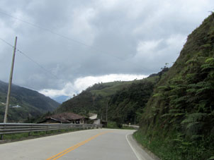 Дорога по провинции Самора круто пошла вниз.