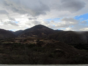 Горы провинции Лоха по дороге в Мачалу.