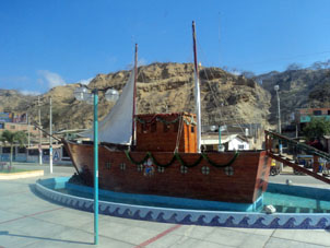 Кораблик в посёлке Сорритос (Лисятки) в округе Тумбес.