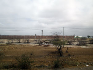 Тюрьма недалеко от Пуэрто-Писарро.
