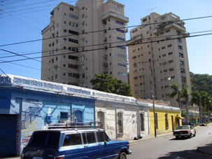 В Маракае есть одноэтажные и многоэтажные дома.