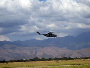 Испытательный полёт вертолёта Ми-35 после сборки на воздушной базе "Эль Либертадор" в Маракае.