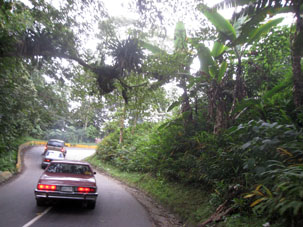 Горный перевал по дороге из Окумаре-де-ла-Коста в Маракай.