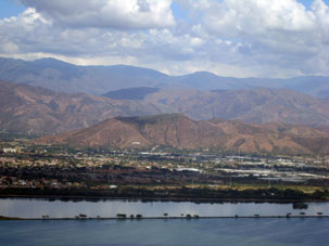 Озеро Валенсия. Вид с вертолёта при испытательном полёте в окрестностях базы "Эль Либертадор".