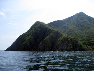 Скалистый берег Чуао.