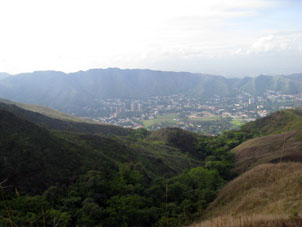 Вид на Маракай с соседней горы.