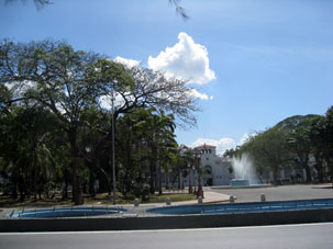 Сквер напротив Дома Правительства штата Арагуа.