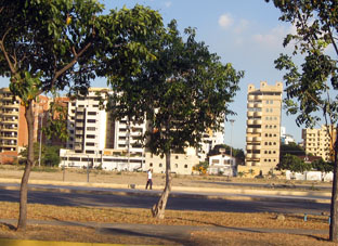 Новые жилые высотные дома в Маракае.