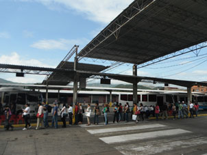 Автобусный терминал в Ла Виктории (штат Арагуа), откуда шёл автобус в Колонию Товар.