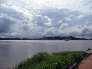 Вид на амасонский берег Ориноко со стороны Пуэрто-Паэса (штат Апуре).