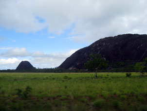 Эта - гора называется Пьедра Торгтуга (Камень Черепаха) и является одной из достопримечательностей Амазонаса.